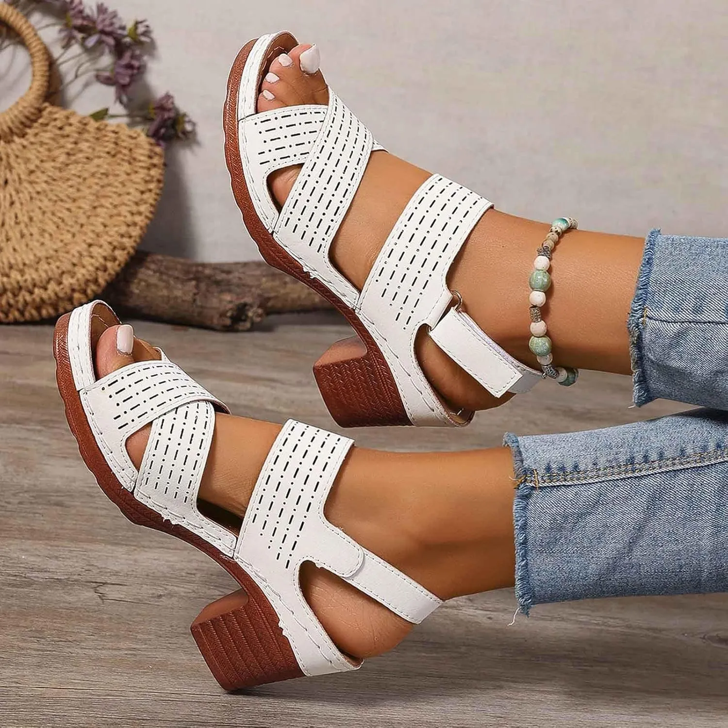 Stylish Women's Sandals for Everyday Comfort and Travel with Sleek Design and Adjustable Closure