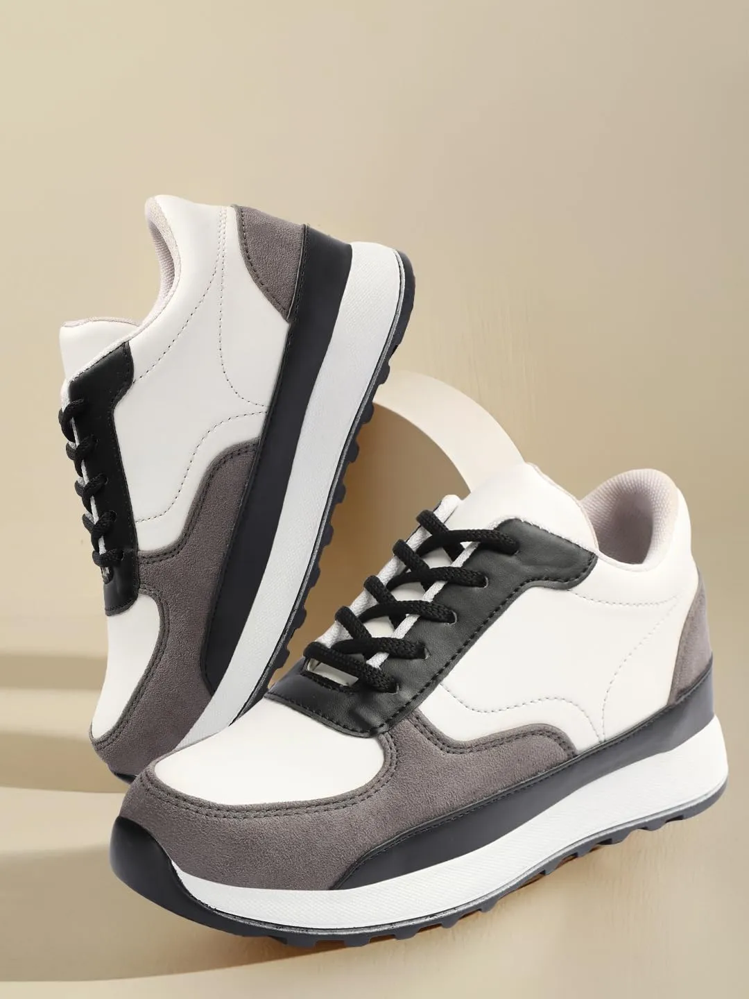 Vendoz Women Casual Shoes White Black Sneakers - 39 EU